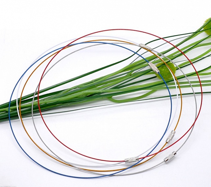 10 colliers tour de cou fil c&acirc;bl&eacute; rigide couleur mixte fermoir &agrave; visser N&deg;00