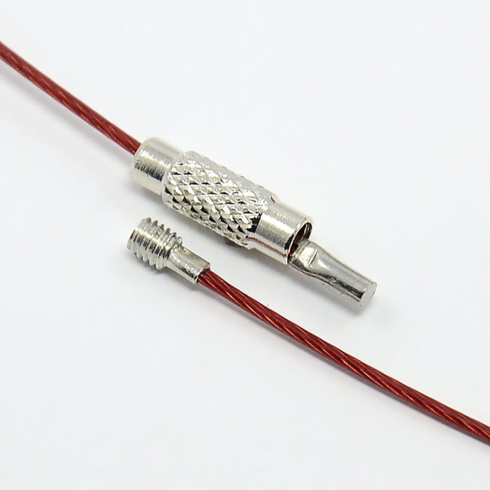 1 Halsband mit starrem Draht, dunkelrot, Schraubverschluss Nr. 01