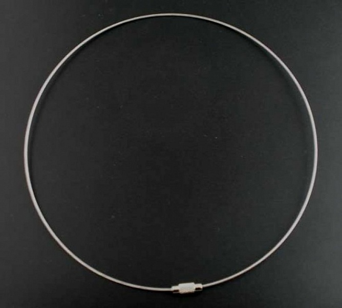 1 Halsband mit starrem Draht, grau, Schraubverschluss Nr. 01