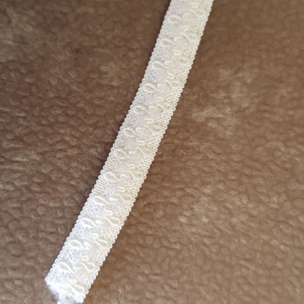 Meterware Elastisches Gummiband in wei&szlig;er Fantasieoptik 10 mm.