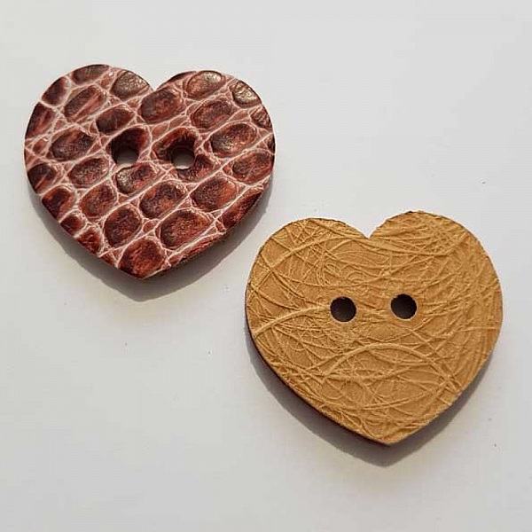 Bouton cuir vintage C&oelig;ur 38 x 44 mm N&deg;05