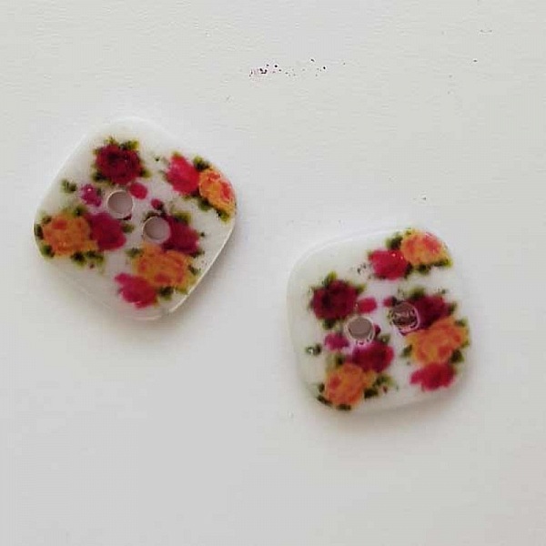Bouton fantaisie Carr&eacute; &agrave; fleurs 14 mm N&deg;02