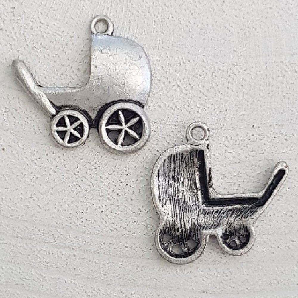 Charm Kind Nr. 69 Kinderwagen