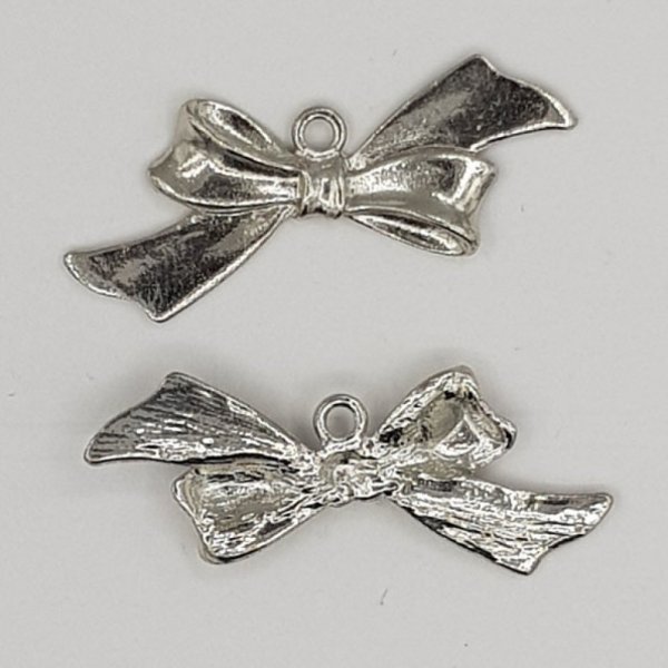 Charm Schleife Nr. 18 Charm Schleife Fliege Band aus Metall Silber