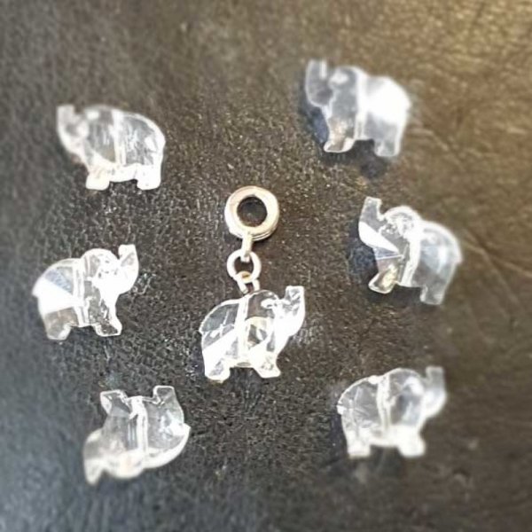 Charm Anh&auml;nger aus facettiertem Glas Elefant Nr. 01-01