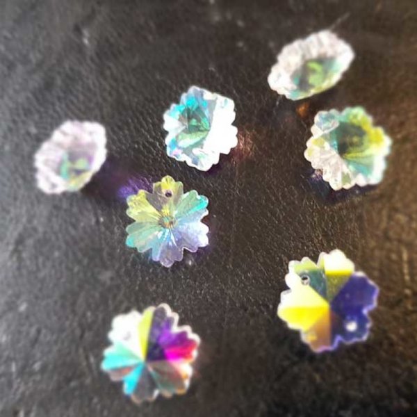 Glas Charm Anh&auml;nger facettiert Blume N&deg;02-01