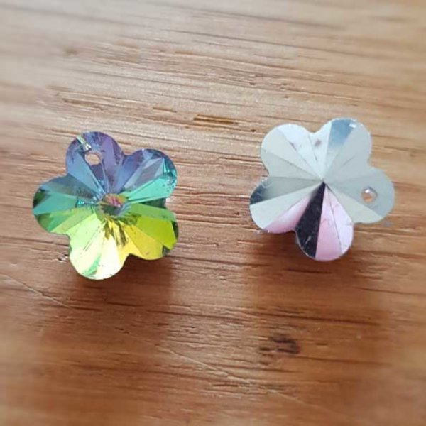 Glas Charm Anh&auml;nger facettiert Blume N&deg;04-02