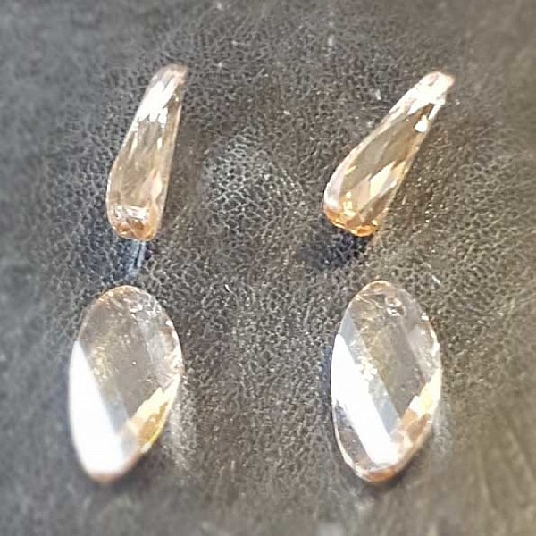 Charm Anh&auml;nger aus facettiertem Glas Tropfen N&deg;02-01