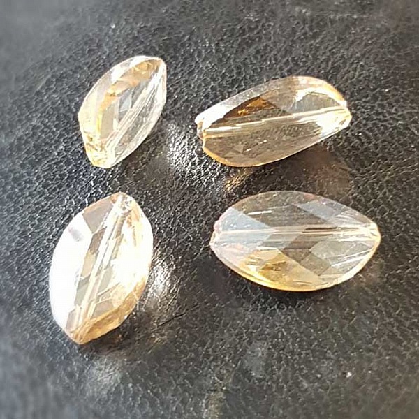 Charm Anh&auml;nger aus facettiertem Glas Tropfen N&deg;03-01