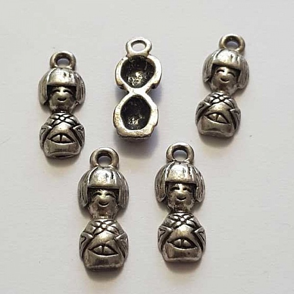Breloque Poup&eacute;e Chinoise N&deg;01 18 mm Argent