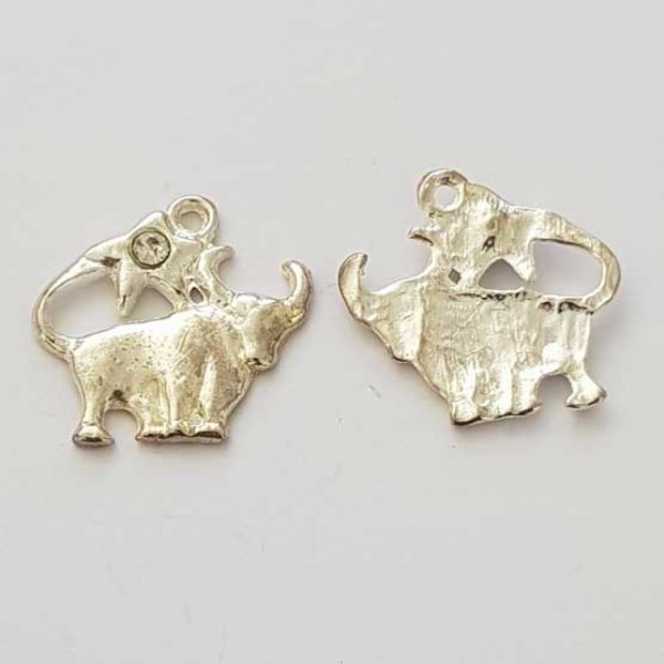 Sternzeichen Charm Stier Silbermetallic N&deg;04 mit Strasssteinen