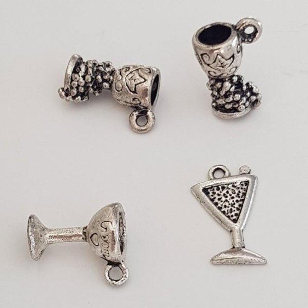 Glas Charms Nr. 03 Set von 4 St&uuml;ck.