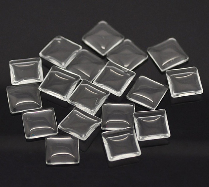Cabochon Carr&eacute; 15 x 15 mm aus transparentem Lupenglas Nr. 26