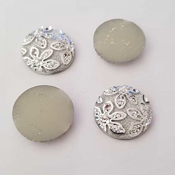 Cabochons N&deg;02 motif fleur r&eacute;sine 20 mm