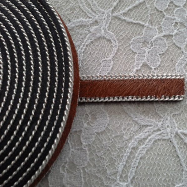 Flaches braunes Kalbsleder 10 mm pro 20 cm Haut und Kette