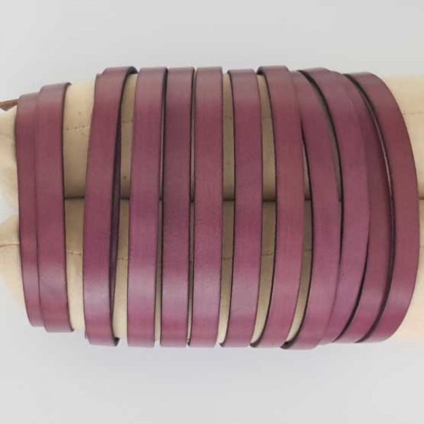 Plattes Leder Kalbsleder Pflaume 10 mm pro 20 cm Glatt