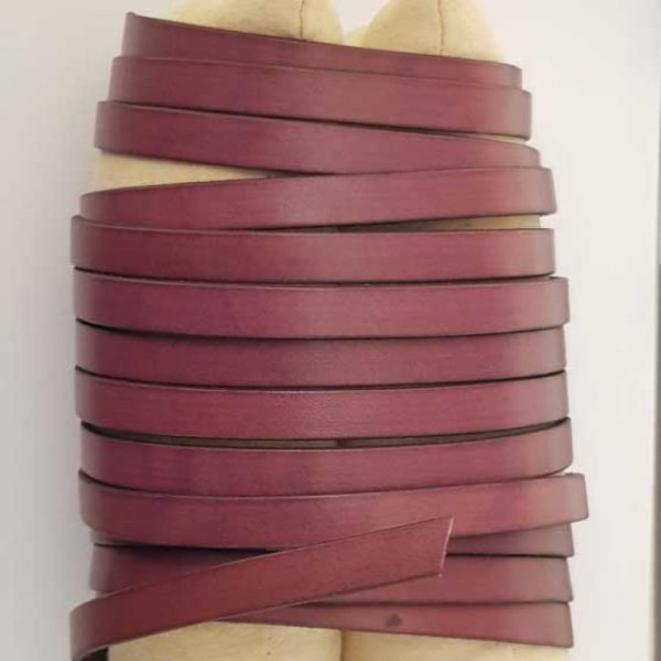 Plattes Leder Kalbsleder Pflaume 10 mm pro 20 cm Glatt