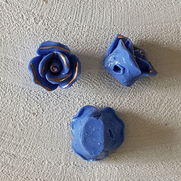 Fayence-Blume 15 mm N&deg;01-03 Blau