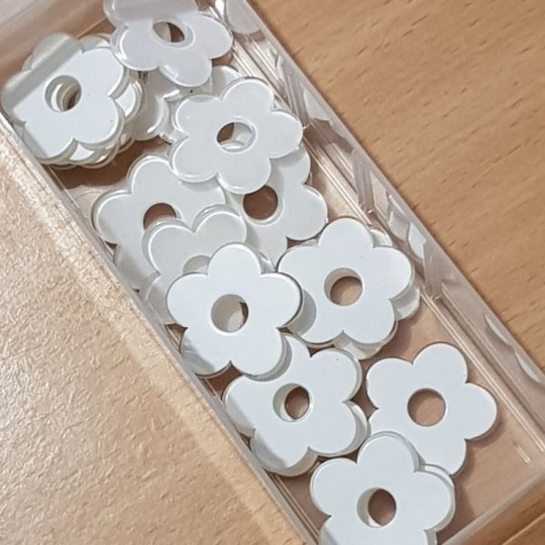 Synthetische Blume 27 mm Wei&szlig;