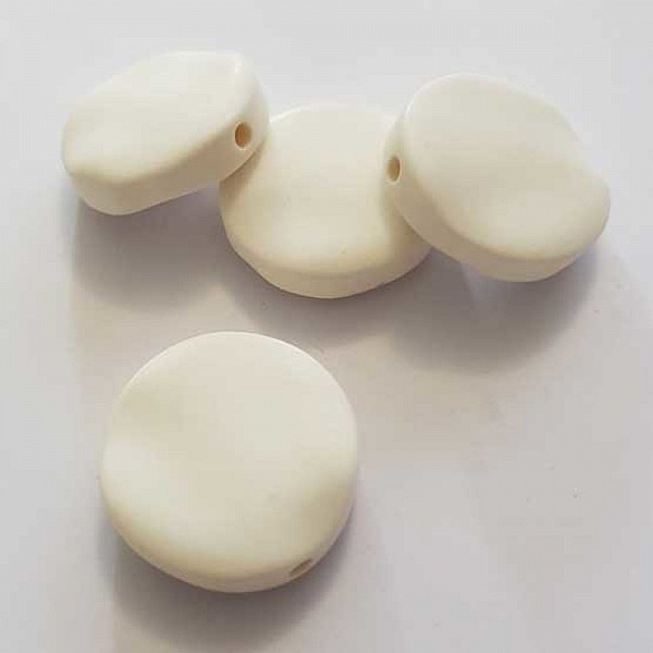 Galet plat r&eacute;sine rond 40 x 10 mm effet cuir Blanc