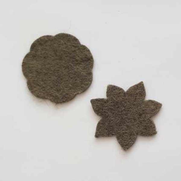 Jolie petite fleur en Feutrine 36 mm N&deg;22-04 x 2 pi&egrave;ces