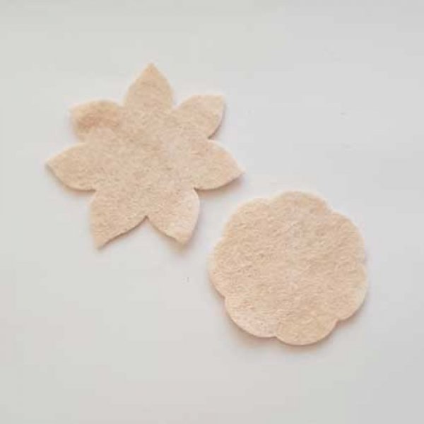 Jolie petite fleur en Feutrine 50 mm et 60 mm N&deg;19-03 x 2 pi&egrave;ces
