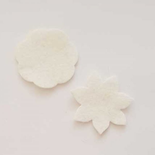 Jolie petite fleur en Feutrine 36 mm N&deg;10-04 x 2 pi&egrave;ces