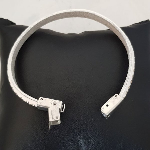 Riemchen mit goldenen Pailletten 06 mm, mit Leder gef&uuml;ttert, pro 20 cm