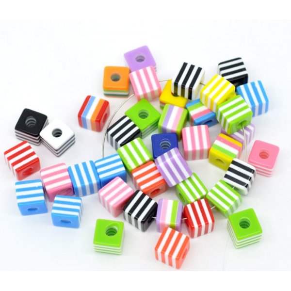 Lot de 20 perles assorties 10 x 10 mm