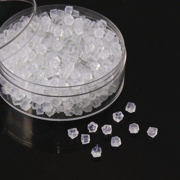 Set mit 600 Ohrst&ouml;pseln Nr. 01 (d. h. 300 Paare), die f&uuml;r Ohrringe verwendet werden k&ouml;nnen.