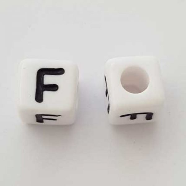 Perle Carr&eacute; Lettre F Blanc Noir 8mm
