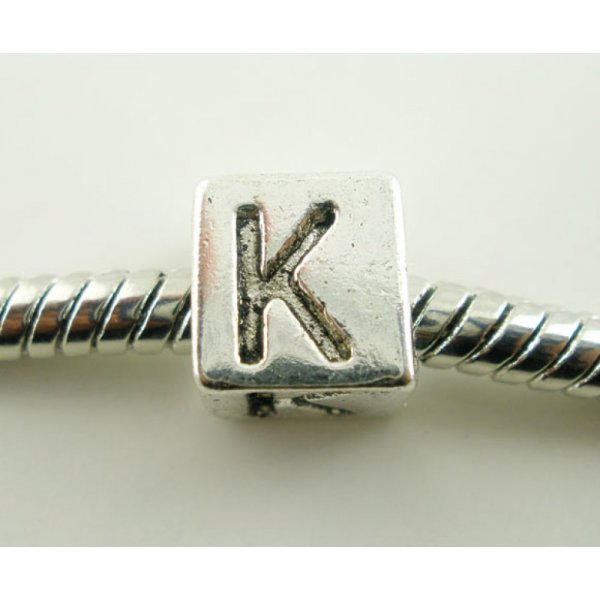 Perle carr&eacute; charms alphabet N&deg;01 lettre K m&eacute;tal argent&eacute; 7x7 mm