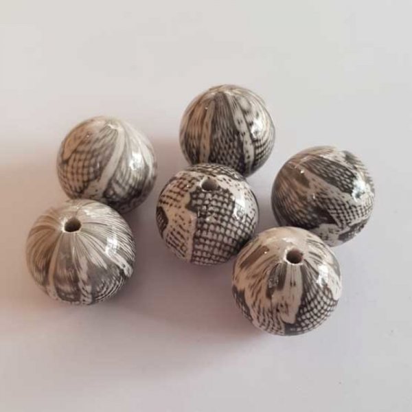 Perle ronde plastique fantaisie serpent 20 mm N&deg;01