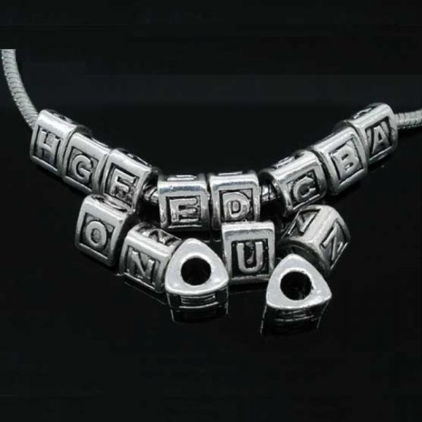 Perle triangle charms alphabet N&deg;02 lettre P m&eacute;tal argent&eacute; 8x9 mm