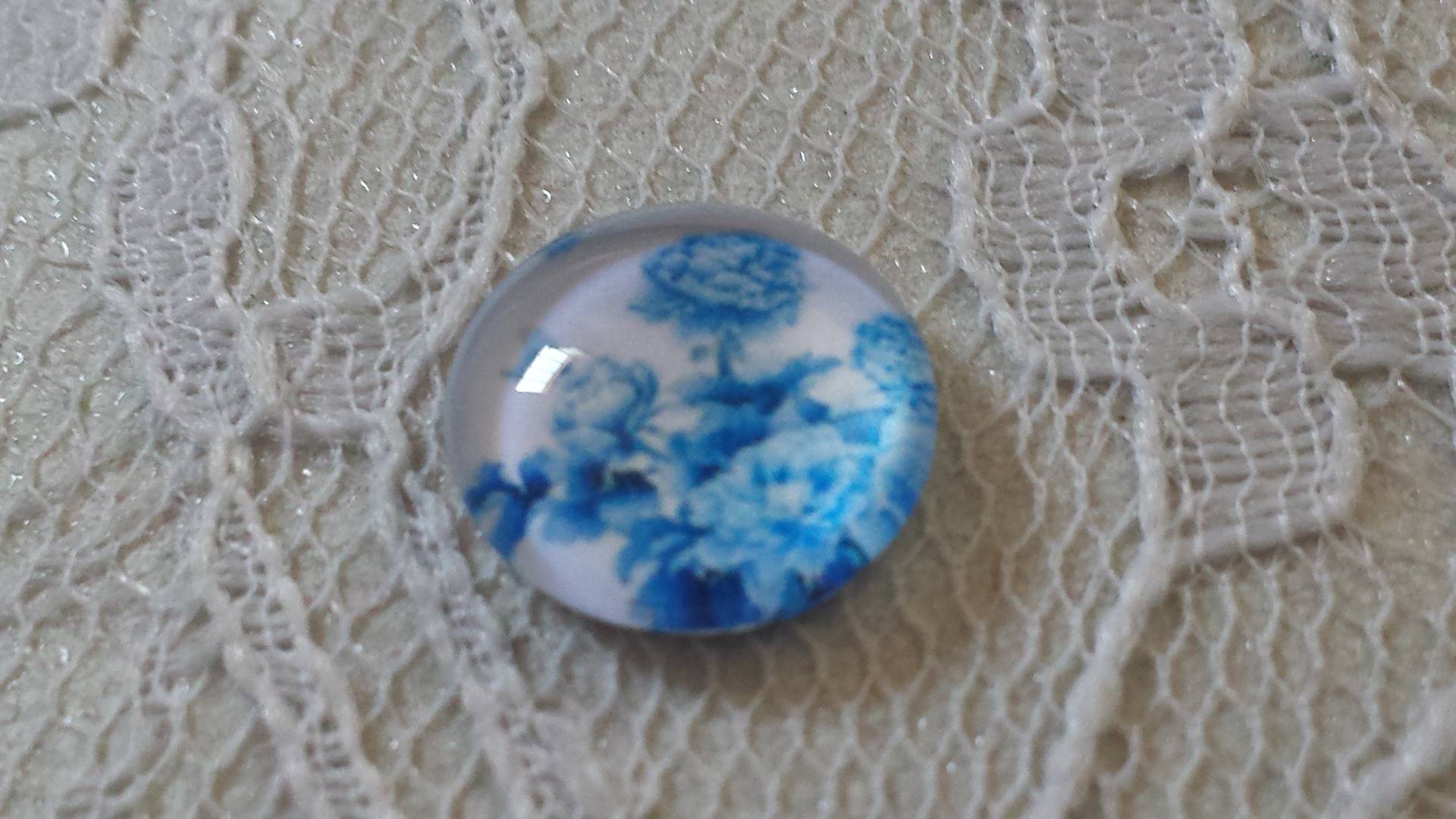 runder Glas-Cabochon 12mm Blume blau 016 