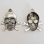 Totenkopf Charm Nr. 01