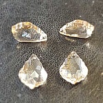 Charm Anhänger aus facettiertem Glas Tropfen Nr. 01-01