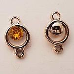 Pendentif en plastique et strass acrylique rond entre deux N°03 orange