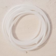1 Meter 2 mm PVC-Hohlfaserschnur Weiß.