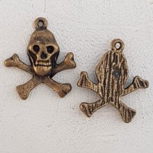 Totenkopf Charm Nr. 13