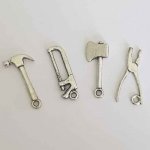 Charms Werkzeuge aus versilbertem Metall 4er-Set.