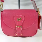 Tasche aus genarbtem Rindsleder in Fuchsia-Rosa