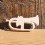 Miniaturfigur Bugle aus handgefertigtem Massivholz