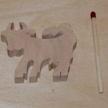 Miniatur-Kuhfigur aus Holz zum Dekorieren