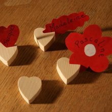 Herz-Platzkarten aus massivem Fichtenholz, wiederverwendbar, zum Dekorieren, pro 10 Stück, Namensschild Hochzeit