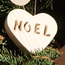 Herz Weihnachtskugel aus Holz zum Aufhängen in Ihrem Weihnachtsbaum