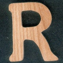 Buchstabe R aus massivem Eschenholz handgefertigt Höhe 5 cm