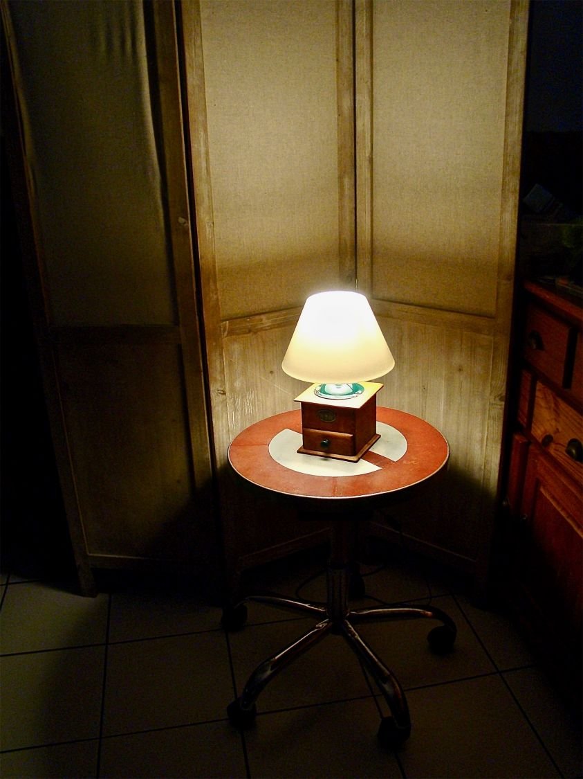 Lampe alte grüne Kaffeemühle
