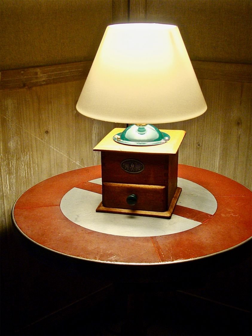 Lampe alte grüne Kaffeemühle