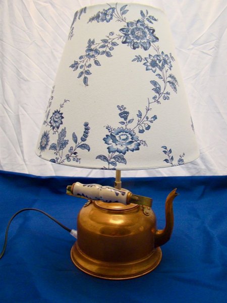 Lampe bouilloire en cuivre recycl&eacute;